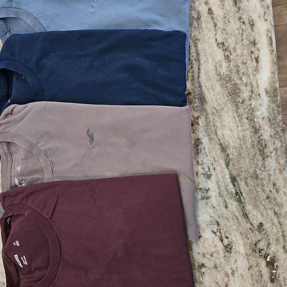 4 Hollister Men's T-shirts - Blue, Gray, and Maroon Mens XS